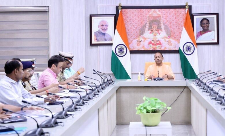 UP News: यूपी के किसानों को मौसम की मार के बीच बड़ी राहत, सीएम योगी ने अफसरों को ये आदेश दिए