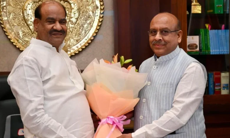 Vijender Gupta Meets Om Birla: विजेंद्र गुप्ता ने लोकसभा स्पीकर से मुलाकात की, दिल्ली विधानसभा को डिजिटल बनाने की तैयारी