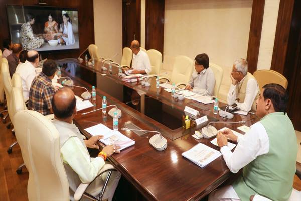 CM Mohan Yadav ने की कुटीर एवं ग्रामोद्योग विभाग की गतिविधियों की समीक्षा 1 CM Mohan Yadav ने की कुटीर एवं ग्रामोद्योग विभाग की गतिविधियों की समीक्षा