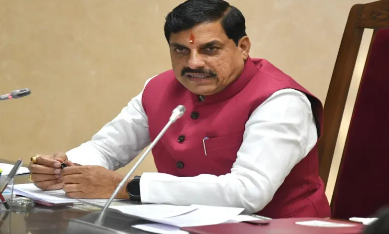 CM Mohan Yadav ने अफसरों को ये निर्देश दिए , PM मोदी के आनंदपुर दौरे का जायजा लिया