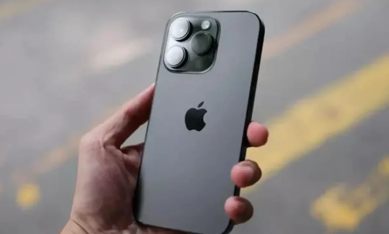 इस फीचर ने बढ़ाई सबकी टेंशन, करोड़ों Apple यूजर्स के ऊपर बड़ा खतरा, तुरंत हो जाएं अलर्ट