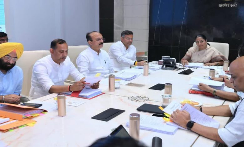 Delhi News: पल्यूशन को कम करने के लिए दिल्ली में नकली बारिश, ट्रायल को मंजूरी मिली
