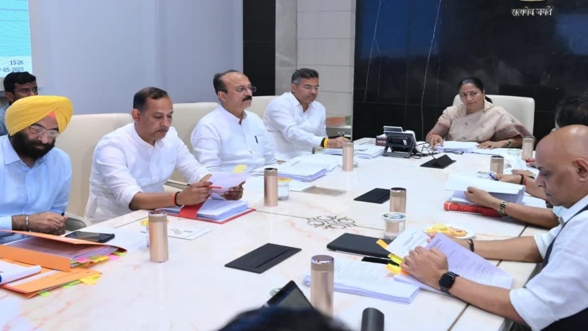Delhi News: पल्यूशन को कम करने के लिए दिल्ली में नकली बारिश, ट्रायल को मंजूरी मिली