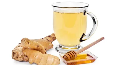 Turmeric and Honey Water: सुबह-सुबह गुनगुने पानी में इन दो चीजों को मिलाकर पीने से पेट की सेहत सुधर जाएगी
