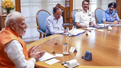 PM Narendra Modi ने एयर चीफ मार्शल से 40 मिनट की मीटिंग में रक्षा मुद्दों पर चर्चा की