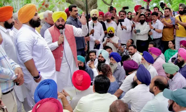 CM Bhagwant Mann ने पानी चोरी को लेकर केंद्र और बीबीएमबी पर निशाना साधा, 'पंजाब अपने अंदर और बाहर के दुश्मनों से लड़ रहा है'