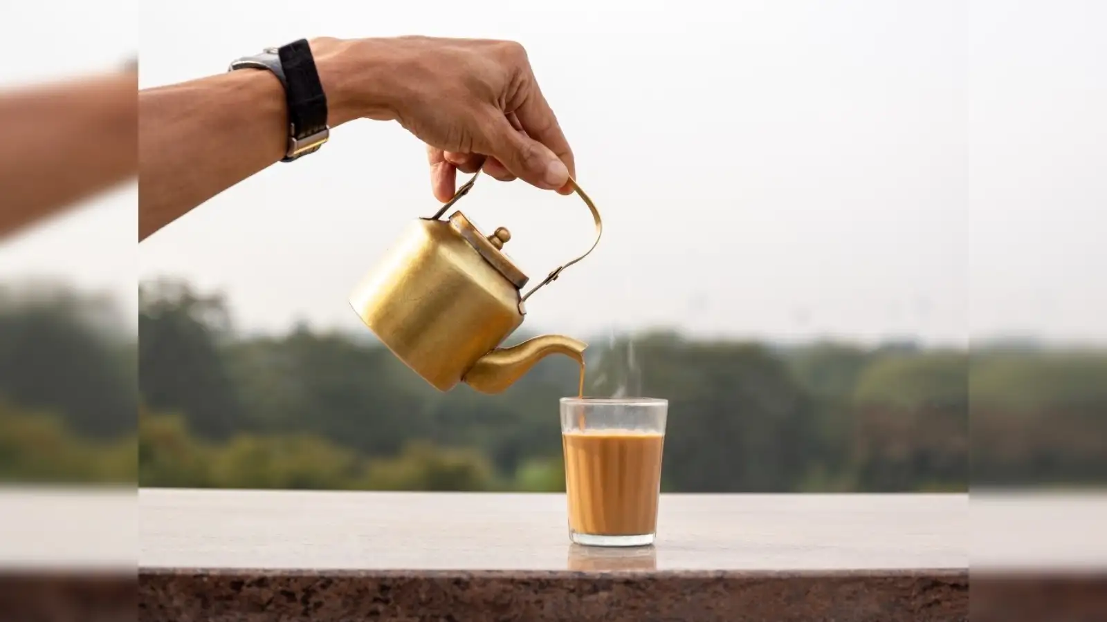 Tea Side Effects: अगर आप गर्मियों में सुबह चाय पीकर दिन शुरू करते हैं, तो आपकी सेहत को बहुत नुकसान होगा