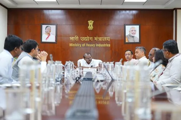 Union Minister HD Kumaraswamy ने इलेक्ट्रिक बस रोलआउट पर बैठक की अध्यक्षता की
