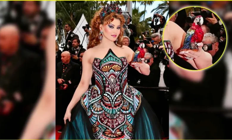 Cannes Film Festival 2025: उर्वशी कान्स में अतरंगी लुक में पहुंची, क्रिस्टल वाले तोते बैग ने ध्यान खींचा, जानें इसकी कीमत 1 Cannes Film Festival 2025: उर्वशी कान्स में अतरंगी लुक में पहुंची, क्रिस्टल वाले तोते बैग ने ध्यान खींचा, जानें इसकी कीमत