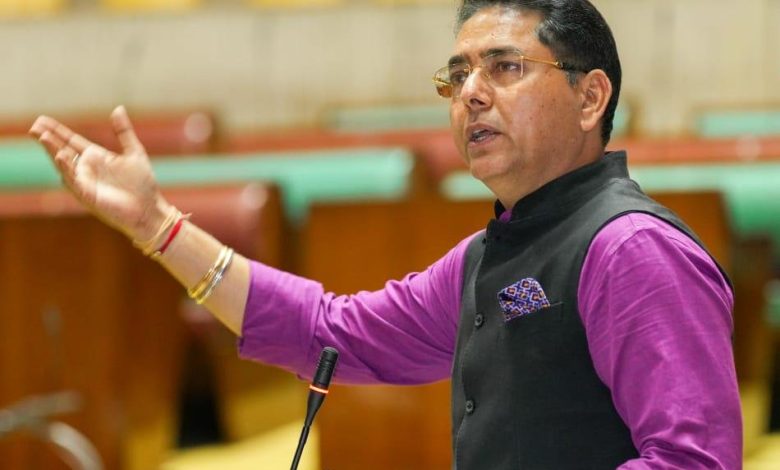 आप प्रदेश अध्यक्ष Aman Arora ने पंजाब के हितों को नुकसान पहुंचाने के लिए केंद्र सरकार की आलोचना की