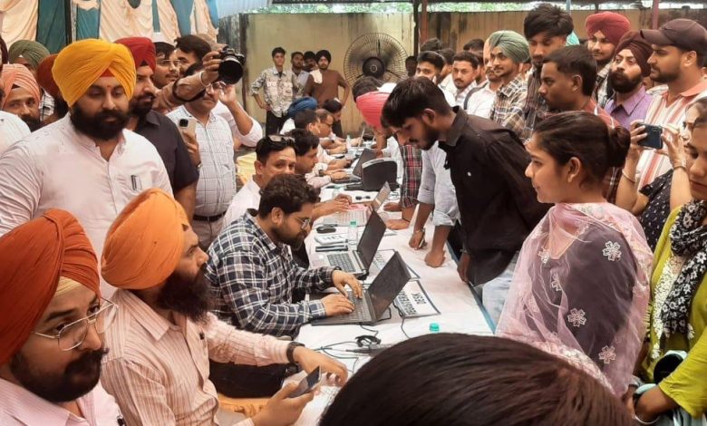Harjot Singh Bains ने आई.टी.आई. नंगल के जॉब फेयर का दौरा किया, युवाओं को अपने कौशल को उन्नत करने के लिए प्रोत्साहित किया