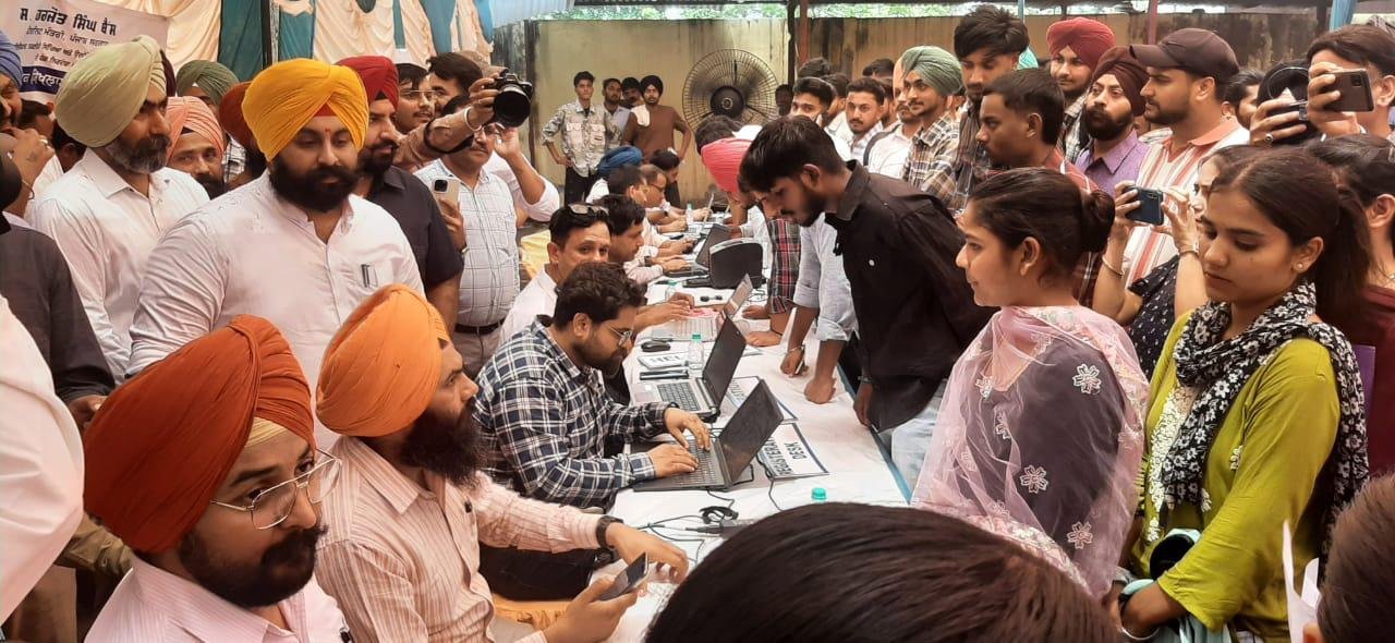 Harjot Singh Bains ने आई.टी.आई. नंगल के जॉब फेयर का दौरा किया, युवाओं को अपने कौशल को उन्नत करने के लिए प्रोत्साहित किया
