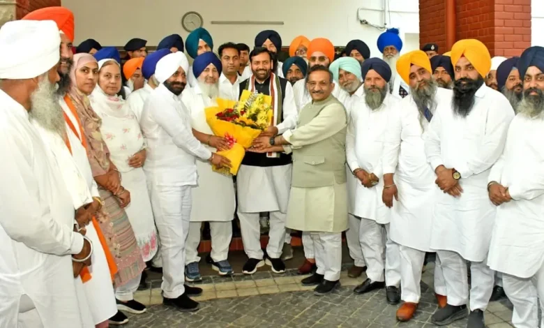 CM Nayab Saini से हरियाणा सिख गुरुद्वारा प्रबंधन कमेटी के नव-निर्वाचित सदस्य ने की मुलाकात