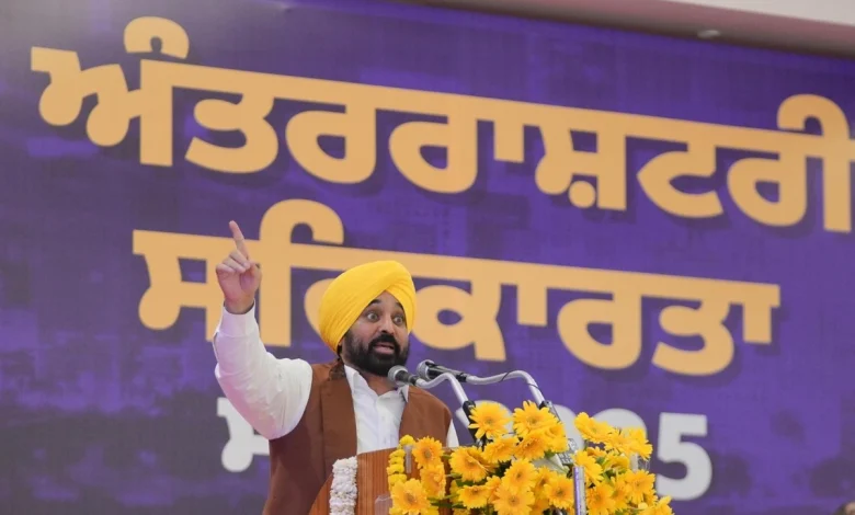 CM Bhagwant Mann ने धुरी सर्कल की सहकारी समितियों को 99 प्रतिशत से अधिक ऋण वसूल कर नया मानक स्थापित करने के लिए सम्मानित किया 1 CM Bhagwant Mann ने धुरी सर्कल की सहकारी समितियों को 99 प्रतिशत से अधिक ऋण वसूल कर नया मानक स्थापित करने के लिए सम्मानित किया