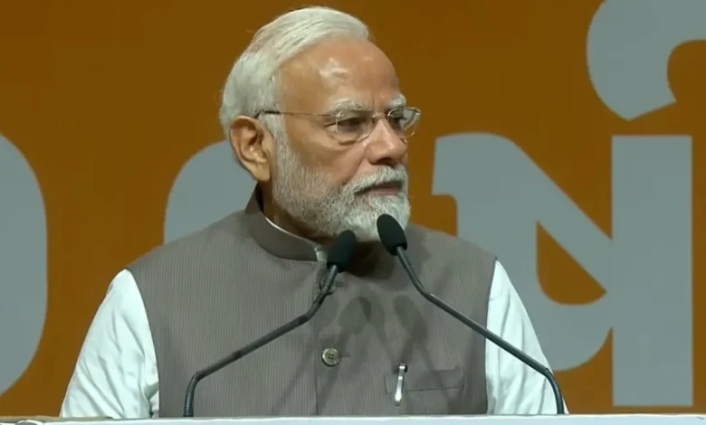 गुजरात से PM Narendra Modi का पाकिस्तान को कठोर संदेश , कहा कि 'कांटे को निकालकर रहेंगे'