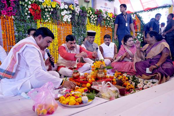 CM Mohan Yadav ने नर्मदापुरम मार्ग पर "भोज-नर्मदा द्वार" का किया भूमि पूजन