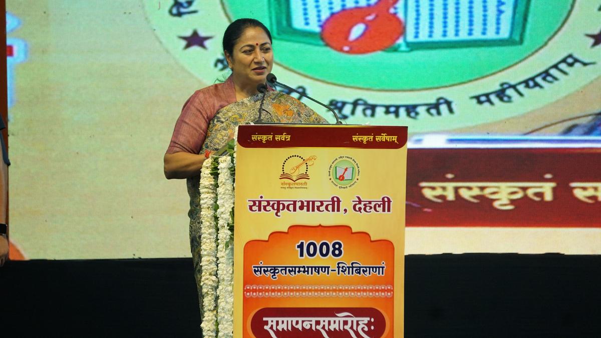 दिल्ली की CM Rekha Gupta ने NASA का भी दिया उदाहरण, संस्कृत हमारी मातृभाषा है क्योंकि...