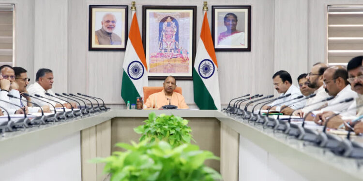 CM Yogi Adityanath ने यूपी सरकारी इमारतों में गाय के गोबर से तैयार पेंट का इस्तेमाल करने के लिए दिशा-निर्देश जारी किए