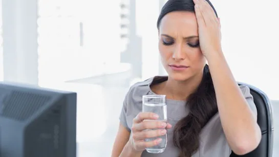 Dehydration Symptoms: आपके शरीर में कहीं पानी की कमी तो नहीं है? डिहाइड्रेशन के लक्षणों को जानें