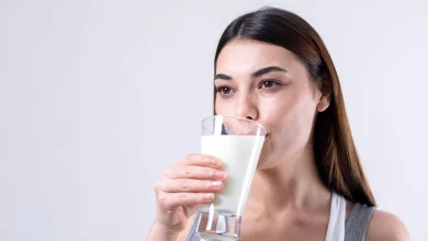 Milk Side Effects: रात में दूध पीकर सोना क्यों नहीं चाहिए, दुष्प्रभावों को जानिए