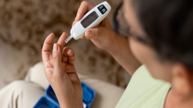 Blood Sugar Control: क्या बिना दवा के कंट्रोल हो सकती है ब्लड शुगर? जानें एक्सपर्ट्स की राय और नेचुरल टिप्स