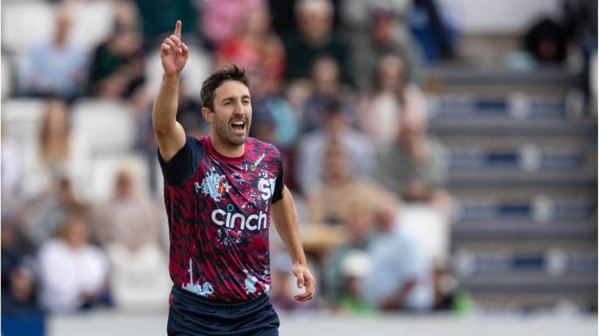 Ben Sanderson की घातक गेंदबाजी, एक ओवर में 4 विकेट लेकर पूरी टीम को किया ढेर, Vitality Blast 2025 में ली हैट्रिक