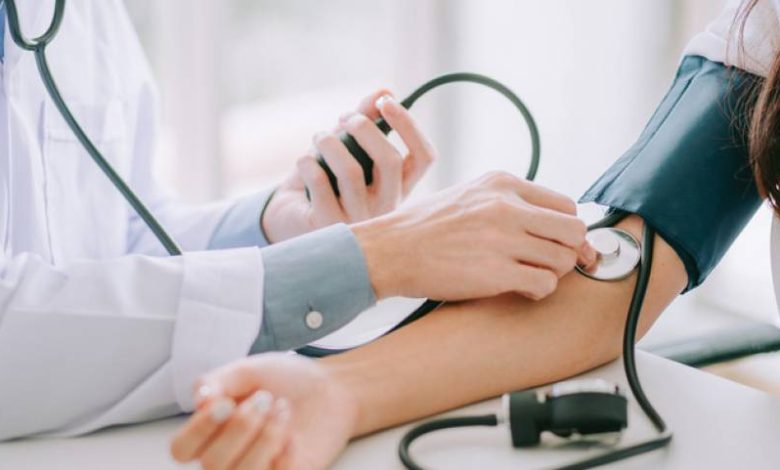 High Blood Pressure Risk: आपको तुरंत सावधान हो जाना चाहिए, इससे पहले कि ब्लड प्रेशर हार्ट अटैक और स्ट्रोक का कारण बन जाए 1 High Blood Pressure Risk: आपको तुरंत सावधान हो जाना चाहिए, इससे पहले कि ब्लड प्रेशर हार्ट अटैक और स्ट्रोक का कारण बन जाए