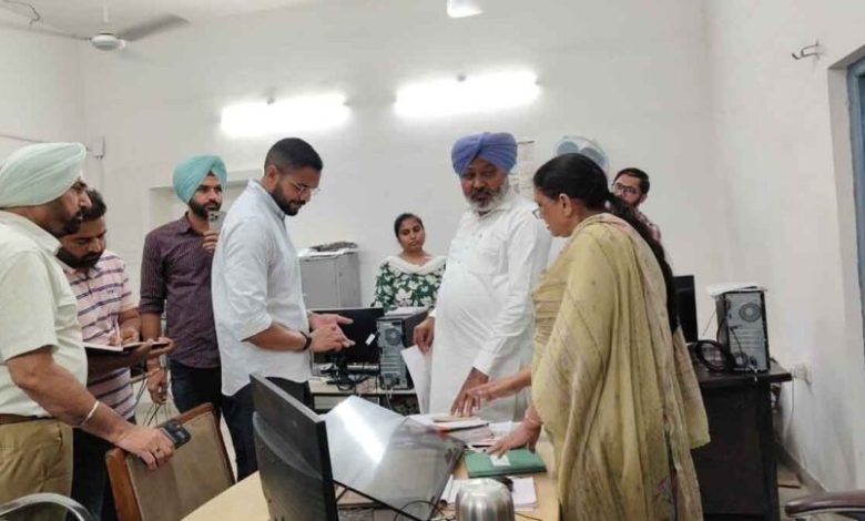 वित्त मंत्री Harpal Singh Cheema ने पटियाला में आबकारी एवं कराधान विभाग मुख्यालय का औचक निरीक्षण किया 1 वित्त मंत्री Harpal Singh Cheema ने पटियाला में आबकारी एवं कराधान विभाग मुख्यालय का औचक निरीक्षण किया