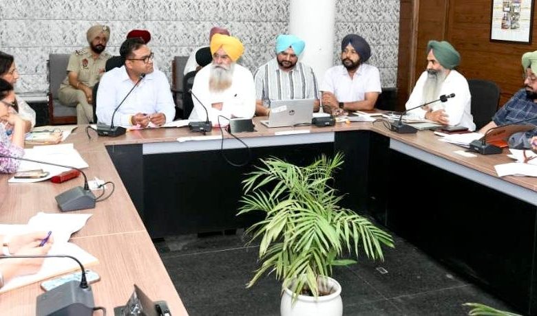 कृषि मंत्री Gurmeet Singh Khudian ने कहा, सिर्फ 9 दिनों में 54 हजार एकड़ से अधिक खरीफ मक्का बोया गया 1 कृषि मंत्री Gurmeet Singh Khudian ने कहा, सिर्फ 9 दिनों में 54 हजार एकड़ से अधिक खरीफ मक्का बोया गया