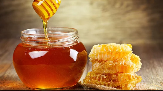 Honey and Milk Health Benefits: इस एक चीज को दूध में मिलाकर पिएं? फौलादी बन जायेगा शरीर