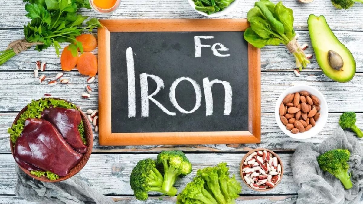 Iron Deficiency Symptoms: आयरन की कमी से शरीर को क्या-क्या परेशानी होती है और इसकी कमी को कैसे दूर करें?