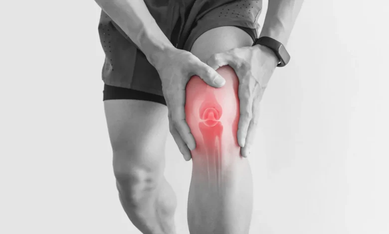 Knee Pain Home Remedies: अगर आपके घुटनों में दर्द होने लगा है, तो इन घरेलू नुस्खों को अपनाकर आपको जल्दी राहत मिलेगी