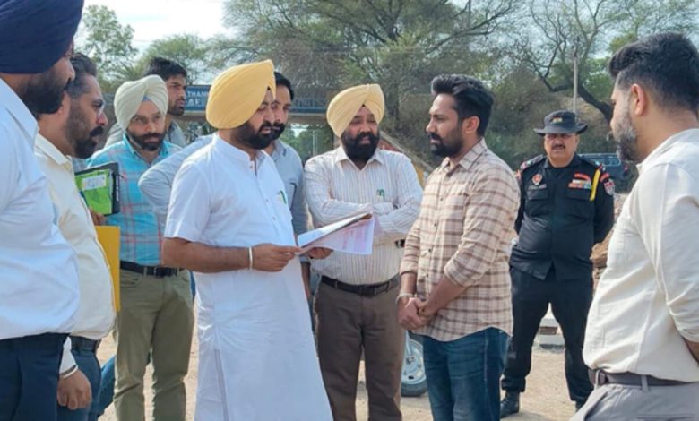 आवास एवं शहरी विकास मंत्री Hardeep Singh Mundian ने एयरपोर्ट रोड को चौड़ा करने के कार्य का निरीक्षण किया