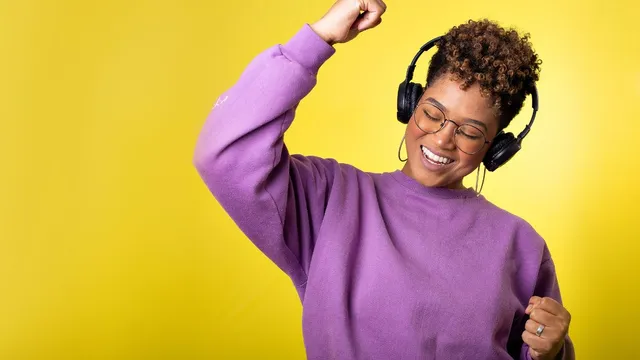 Health Benefits of Listening to Music: जानिए म्यूजिक सुनने के हेल्थ बेनिफिट्स, कैसे करता है मेंटल हेल्थ को बेहतर