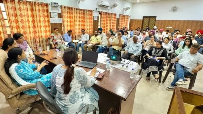 आम आदमी क्लीनिक गर्भवती महिलाओं और बच्चों के लिए स्वास्थ्य सेवाओं को प्राथमिकता देंगे