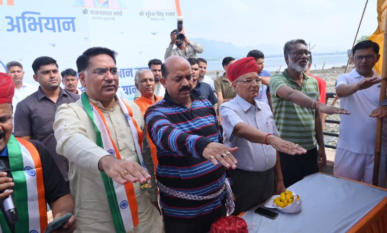 जल संसाधन मंत्री सुरेश सिंह रावत ने किया श्रमदान, अजमेर में त्रिदिवसीय श्रमदान अभियान का हुआ समापन 1 जल संसाधन मंत्री सुरेश सिंह रावत ने किया श्रमदान, अजमेर में त्रिदिवसीय श्रमदान अभियान का हुआ समापन