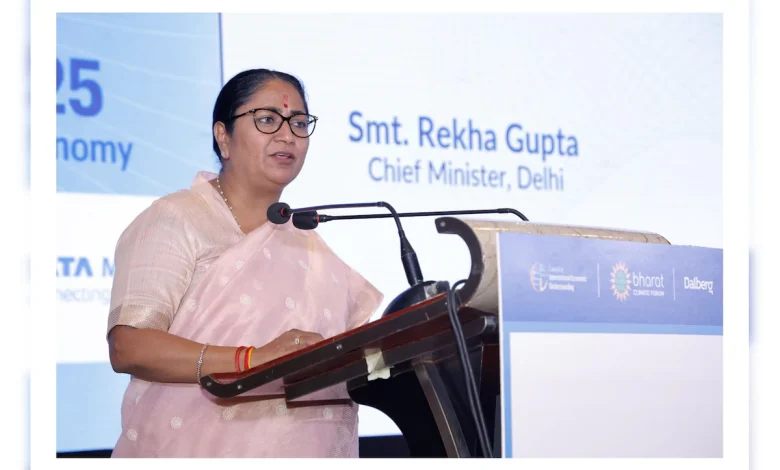 Air Pollution Mitigation Plan Delhi: दिल्ली में प्रदूषण को कम करने के लिए रेखा गुप्ता ने 'वायु प्रदूषण शमन योजना' की शुरुआत की। पॉल्यूशन कम करने का तरीका जानें