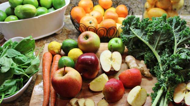 Superfoods For Immunity: बदलते मौसम में बिगड़ जाती है तबीयत? डाइट प्लान में शामिल करें ये सुपरफूड्स और पाएं जबरदस्त फायदा 1 Superfoods For Immunity: बदलते मौसम में बिगड़ जाती है तबीयत? डाइट प्लान में शामिल करें ये सुपरफूड्स और पाएं जबरदस्त फायदा