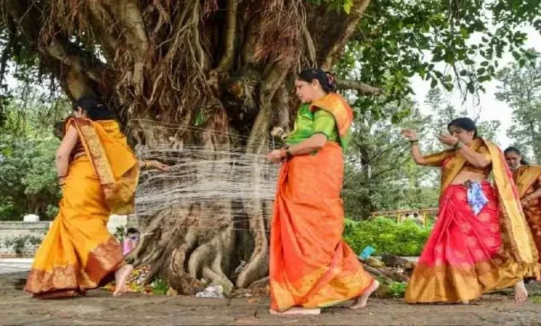 Vat Savitri Vrat: वट पूर्णिमा के दिन इन खास उपायों को अवश्य करें, आपका वैवाहिक जीवन खुशहाल होगा
