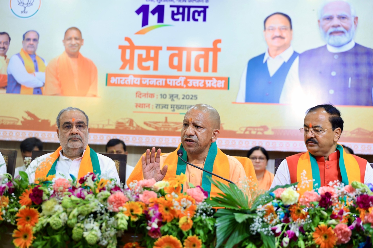 CM Yogi Adityanath ने प्रधानमंत्री मोदी के 11 साल पूरे होने पर क्या कहा?