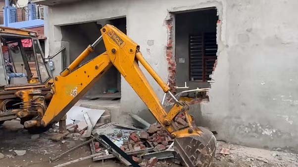 पंजाब नशा विरोधी अभियान: पंजाब में नशा तस्कर के खिलाफ बड़ी कार्रवाई, पंचायत जमीन पर बना अवैध मकान गिराया गया