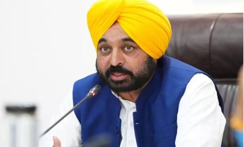 मान सरकार की जीरो टॉलरेंस नीति का असर, पंजाब पुलिस की महिला इंस्पेक्टर भ्रष्टाचार के आरोप में गिरफ्तार, 1 मान सरकार की जीरो टॉलरेंस नीति का असर, पंजाब पुलिस की महिला इंस्पेक्टर भ्रष्टाचार के आरोप में गिरफ्तार,