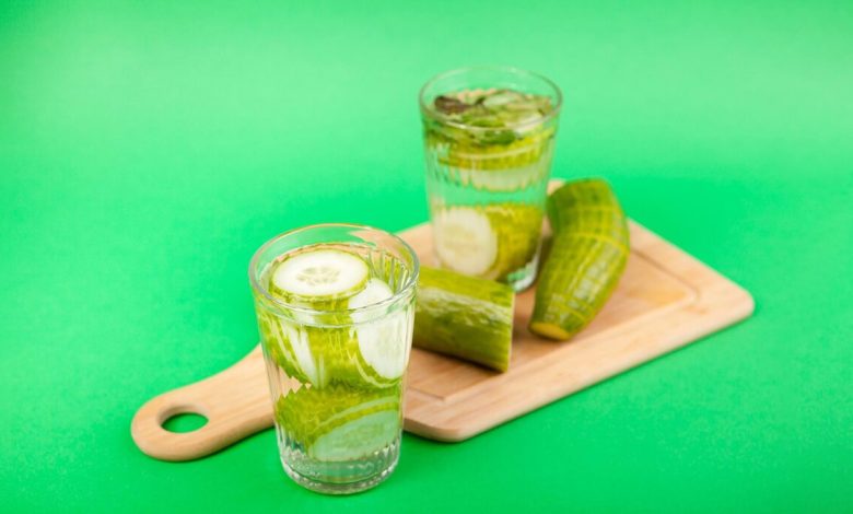 Cucumber Health Tips: खीरा खाने के बाद पानी पीने का सही समय और इसके नुकसान: जानें क्या कहते हैं एक्सपर्ट्स 1 Cucumber Health Tips: खीरा खाने के बाद पानी पीने का सही समय और इसके नुकसान: जानें क्या कहते हैं एक्सपर्ट्स