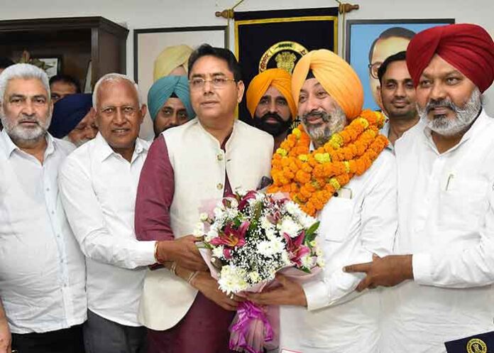 जसवीर सिंह सेखों ने पंजाब राज्य खाद्य आयोग के सदस्य के रूप में कार्यभार संभाला