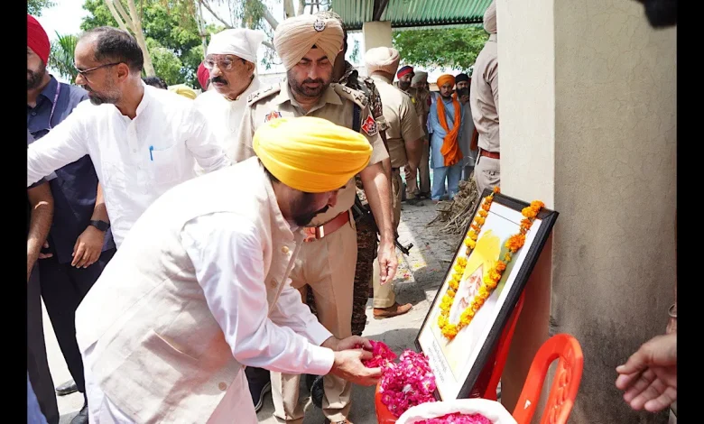 मुख्यमंत्री भगवंत मान ने दी दुनिया के सबसे बुज़ुर्ग मैराथन धावक फौजा सिंह को अश्रुपूर्ण अंतिम विदाई 1 मुख्यमंत्री भगवंत मान ने दी दुनिया के सबसे बुज़ुर्ग मैराथन धावक फौजा सिंह को अश्रुपूर्ण अंतिम विदाई
