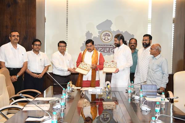 CM Mohan Yadav की उपस्थिति में योजना, आर्थिक एवं सांख्यिकी विभाग और आर्ट ऑफ़ लिविंग संस्था के बीच एम.ओ.यू. पर हस्ताक्षर