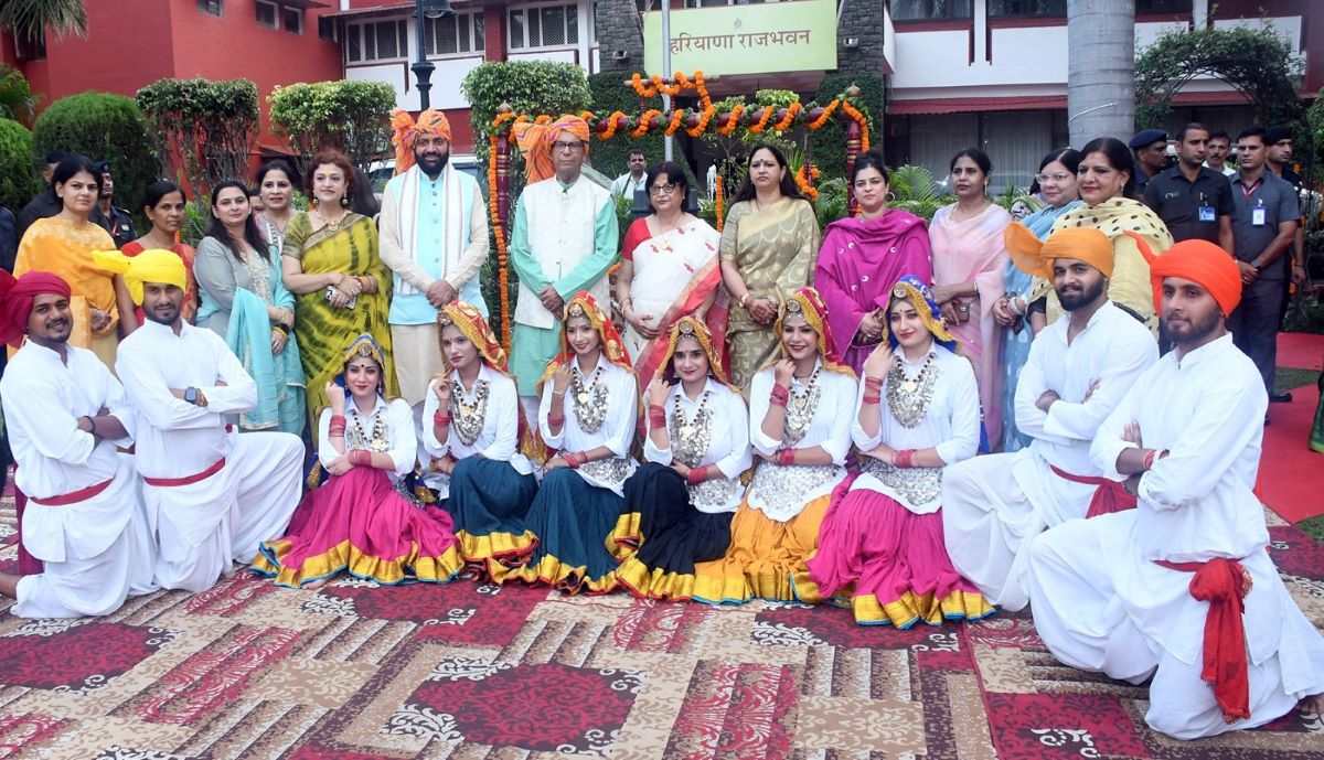 आज अंबाला में मुख्यमंत्री नायब सिंह सैनी तीज उत्सव का उद्घाटन करेंगे, 12 हजार महिलाओं के शामिल होने की संभावना 12 आज अंबाला में मुख्यमंत्री नायब सिंह सैनी तीज उत्सव का उद्घाटन करेंगे, 12 हजार महिलाओं के शामिल होने की संभावना