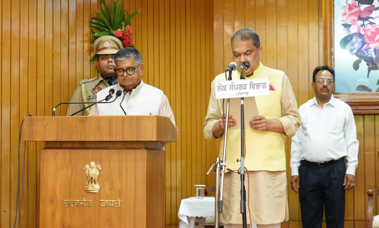 Punjab News: संजीव अरोड़ा ने पंजाब के कैबिनेट मंत्री के रूप में शपथ ली