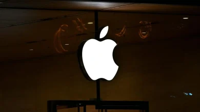Apple ने यूट्यूबर Jon Prosser पर iOS 26 की सीक्रेट जानकारी लीक करने का मामला दर्ज किया