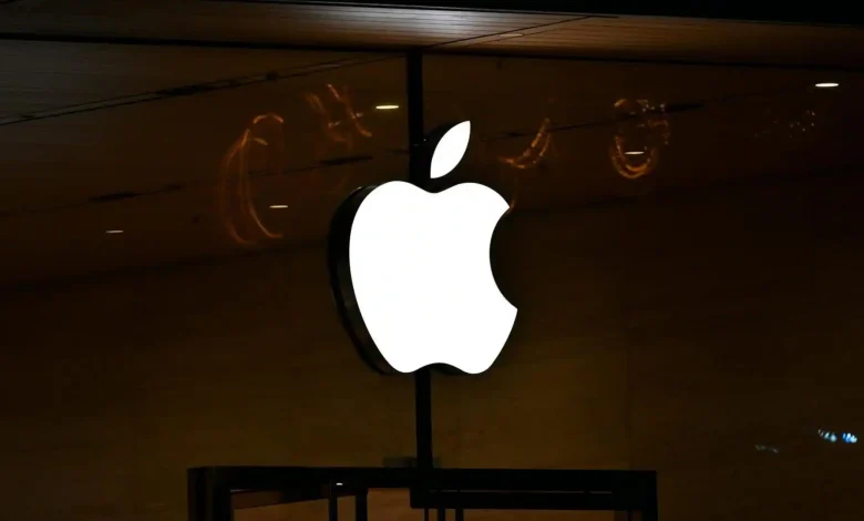 Apple ने यूट्यूबर Jon Prosser पर iOS 26 की सीक्रेट जानकारी लीक करने का मामला दर्ज किया